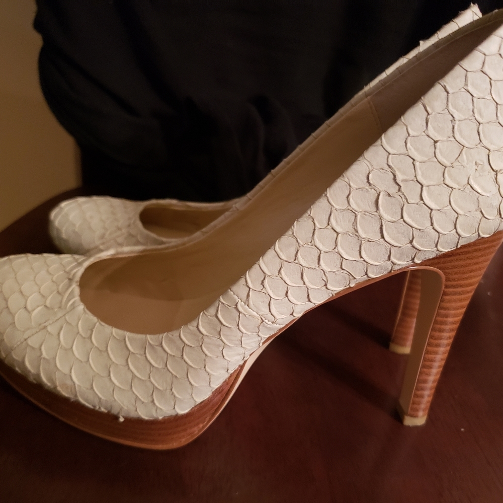 Shoes - Picture 2 of 7